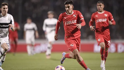 Independiente se durmió y Gimnasia se lo empató sobre la hora con uno menos