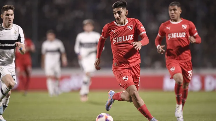 Independiente se durmió y Gimnasia se lo empató sobre la hora con uno menos