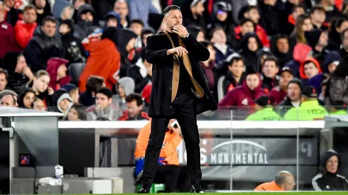 BUENOS AIRES, ARGENTINA – JULY 5: Martin Demichelis coach of River Plate gives instructions to his players during a match between River Plate and Colon as part of Liga Profesional Argentina 2023 at Estadio Mas Monumental Antonio Vespucio Liberti on July 5, 2023 in Buenos Aires, Argentina. (Photo by Marcelo Endelli/Getty Images)