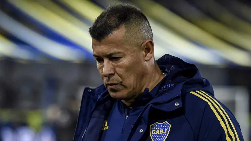 Jorge Almirón sabe que no contará con Roger Martínez y Edinson Cavani.