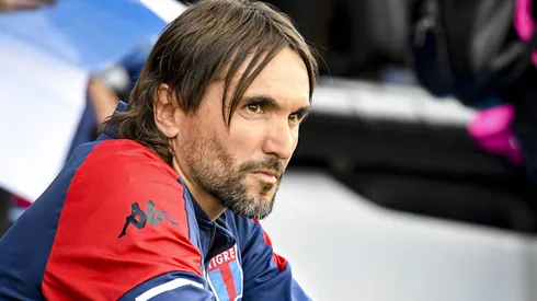 El entrenador estampó la firma para llegar al Xeneize.