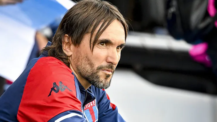 El entrenador estampó la firma para llegar al Xeneize.
