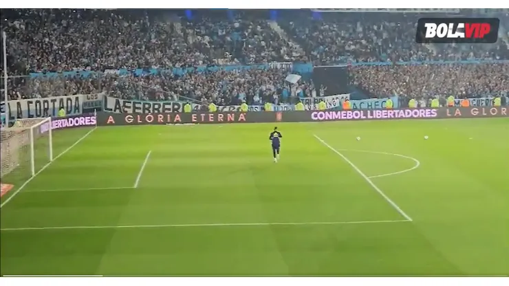 Sergio Romero fue silbado por todos los hinchas de Racing en la previa del duelo contra Boca