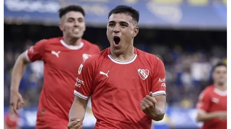 Nicolás Vallejo festejando un gol en Independiente.