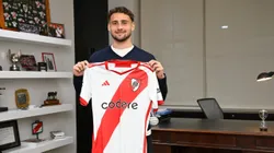 Boselli posando con la camiseta de River.