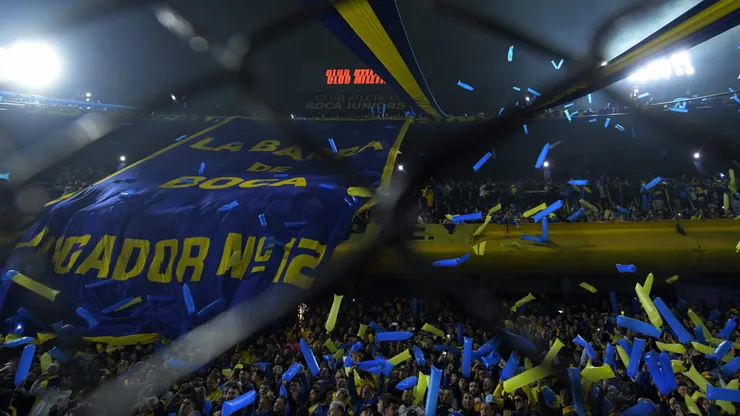 Aparecieron dos pasacalles en el predio de Boca en la previa del partido contra Racing