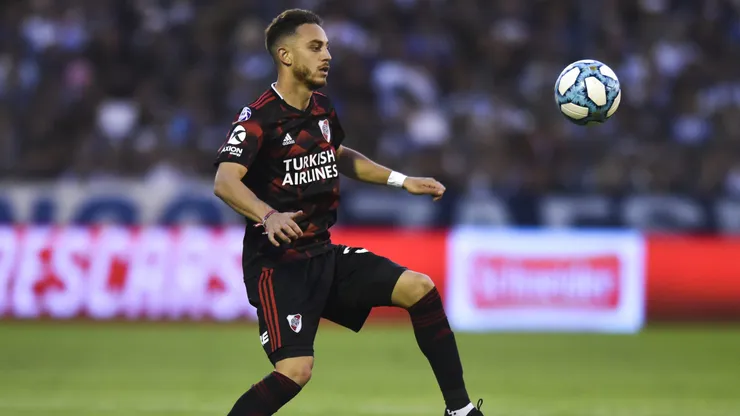 Nahuel Gallardo con la camiseta de River.