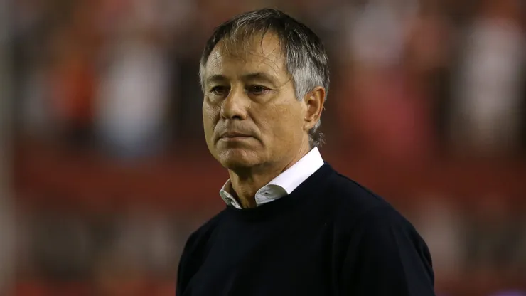 Independiente se contactó con Ariel Holan