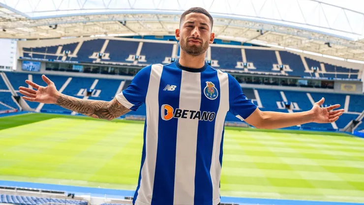 Varela no pudo debutar en Porto... ¿por culpa de Boca?