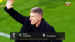 A Palermo le tiraron una camiseta de Boca, la firmó y la devolvió