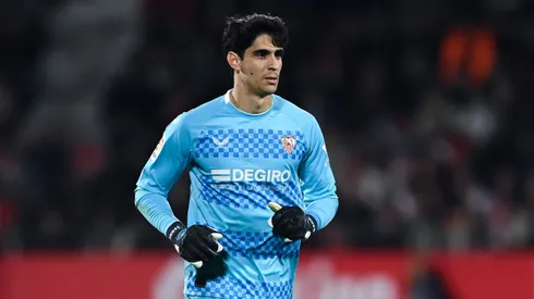 Bono con los colores de Sevilla.