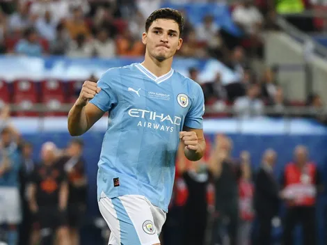 Julián Álvarez ya tiene los mismos títulos que Messi a sus 23 años