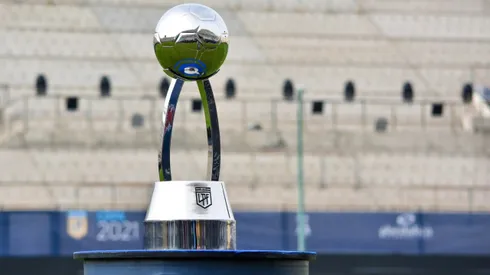 El trofeo oficial de la Copa de la Liga.
