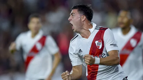 Paradela celebrando un gol en River.