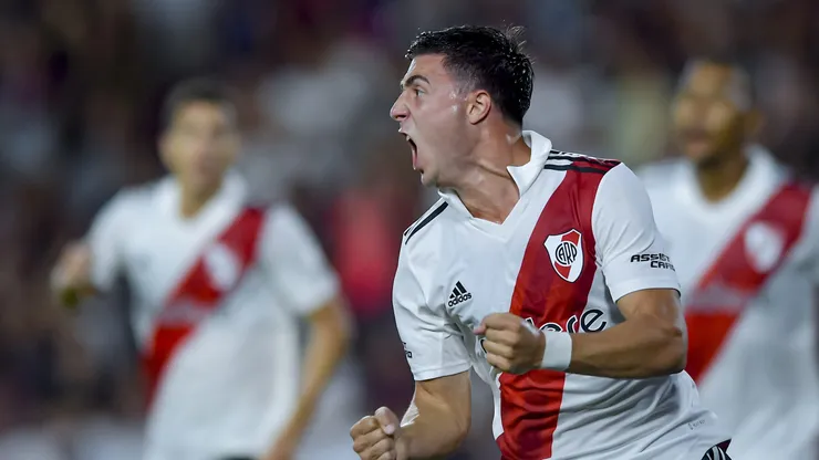 Paradela celebrando un gol en River.