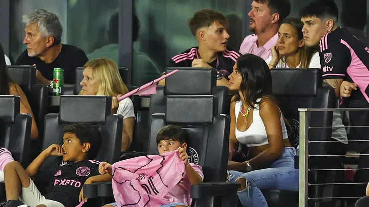 Mientras Messi jugaba en Inter Miami, un hombre miró tanto a Antonela que lo liquidaron en las redes