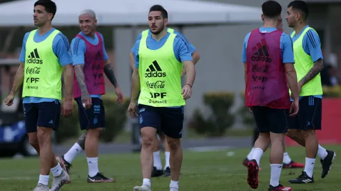 Atento Scaloni: se confirmó la rotura de ligamentos que sufrió Emiliano Buendía