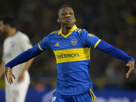 Boca buscará renovarle el contrato a Advíncula mientras lo buscan de Brasil