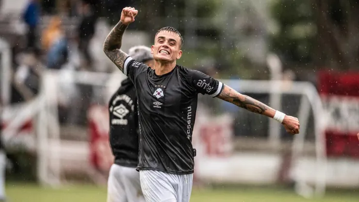 Nicolás Fonseca en Montevideo Wanderers. (@mwfc_oficial)