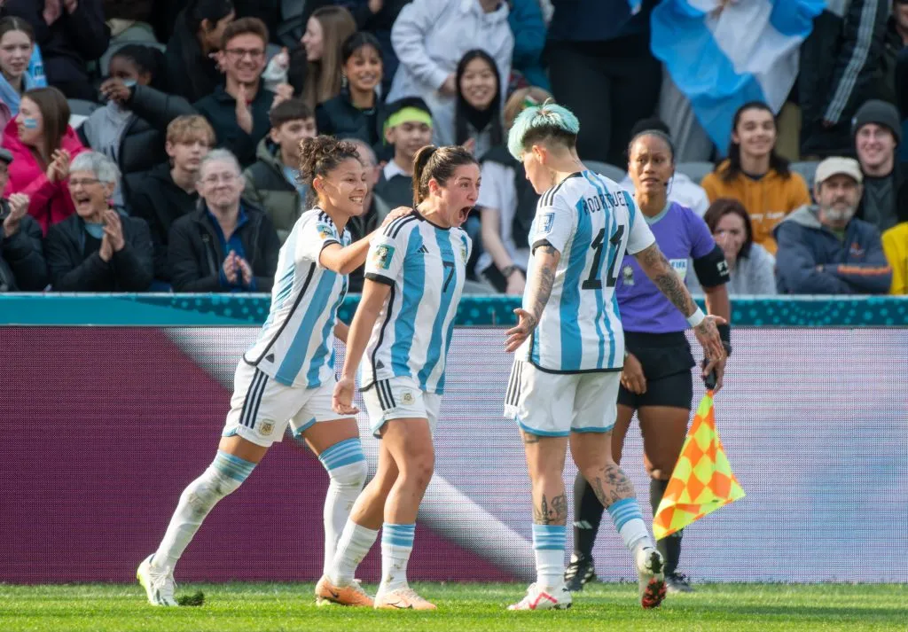 Núñez convirtió de cabeza el empate ante Sudáfrica. PRENSA AFA.