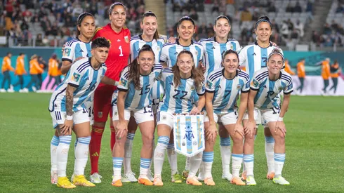Argentina se juega su última chance en el Mundial: estadio lleno, juego aéreo y la necesidad de ganar