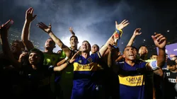 BUENOS AIRES, ARGENTINA - MARCH 07: Carlos Tevez (R) of Boca Juniors and teammates celebrate winning the championship after a match between Boca Juniors and Gimnasia y Esgrima La Plata as part of Superliga 2019/20 at Alberto J. Armando Stadium on March 7, 2020 in Buenos Aires, Argentina. (Photo by Marcos Brindicci/Getty Images)