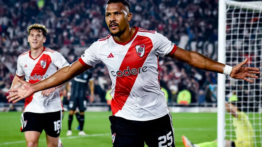 Salomón Rondón festejando un gol con la camiseta de River. (Foto: Getty)