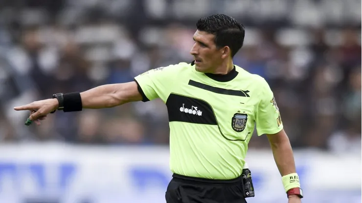 "No está preparado": la dura crítica que recibió Merlos a días del Superclásico
