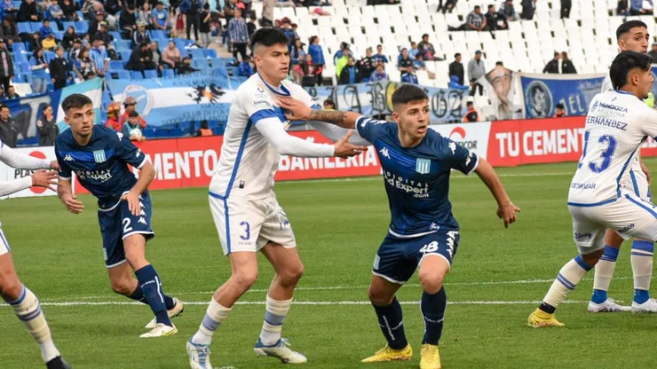 Racing sigue siendo el puntero de su zona.