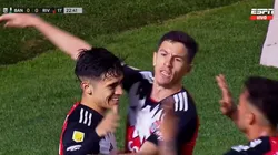 Pablo Solari festejando su tanto.