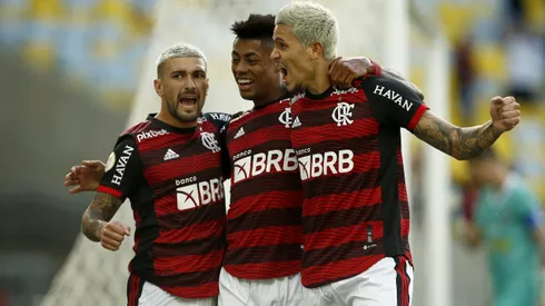 A pocos días de enfrentar a Boca, Palmeiras negocia por Bruno Henrique