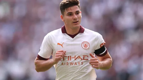 La reacción de Julián Álvarez al ver una camiseta de River en West Ham