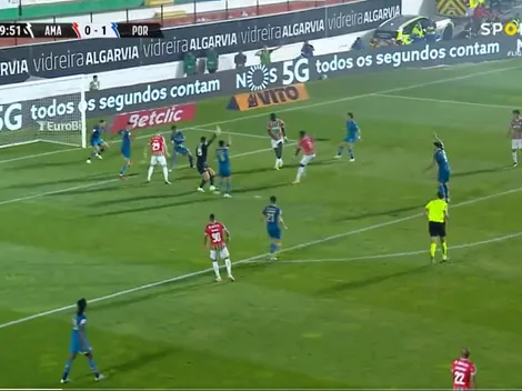 VIDEO | La impresionante salvada de Varela para darle el triunfo al Porto