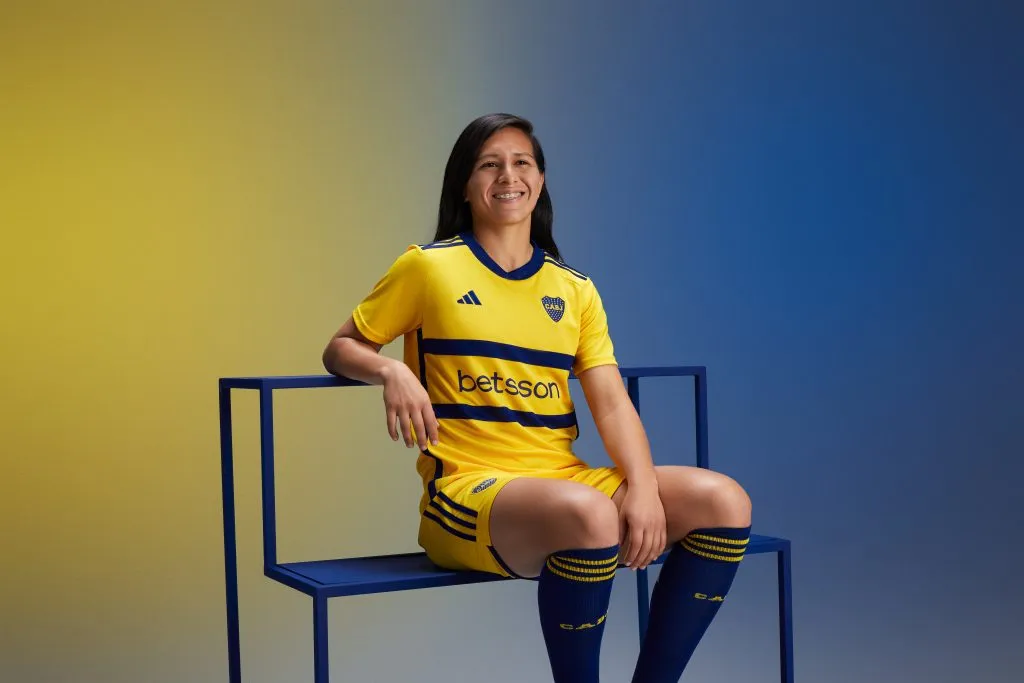 Eliana Stábile, del femenino, con la nueva de Boca. (Foto: Adidas)