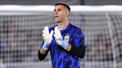 Dibu Martínez buscará ser el segundo arquero con más vallas invictas en la Selección