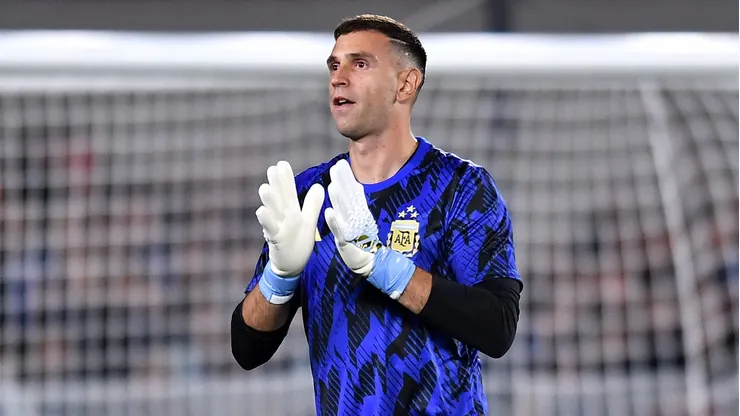 Dibu Martínez buscará ser el segundo arquero con más vallas invictas en la Selección