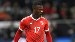 Luis Advíncula en la Selección de Perú.