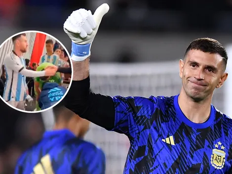 ¿Nace una cábala? El regalo a Messi que se apropió Dibu Martínez para el debut de Argentina