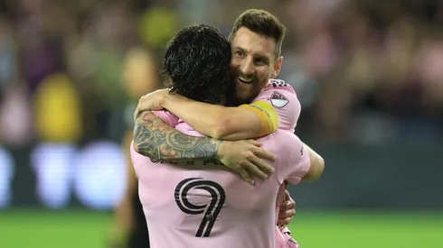 Messi festejando un gol con Campana.