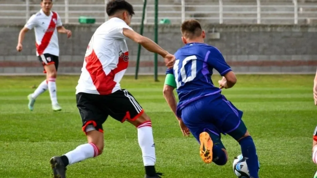 Echeverri VS. River con la Selección