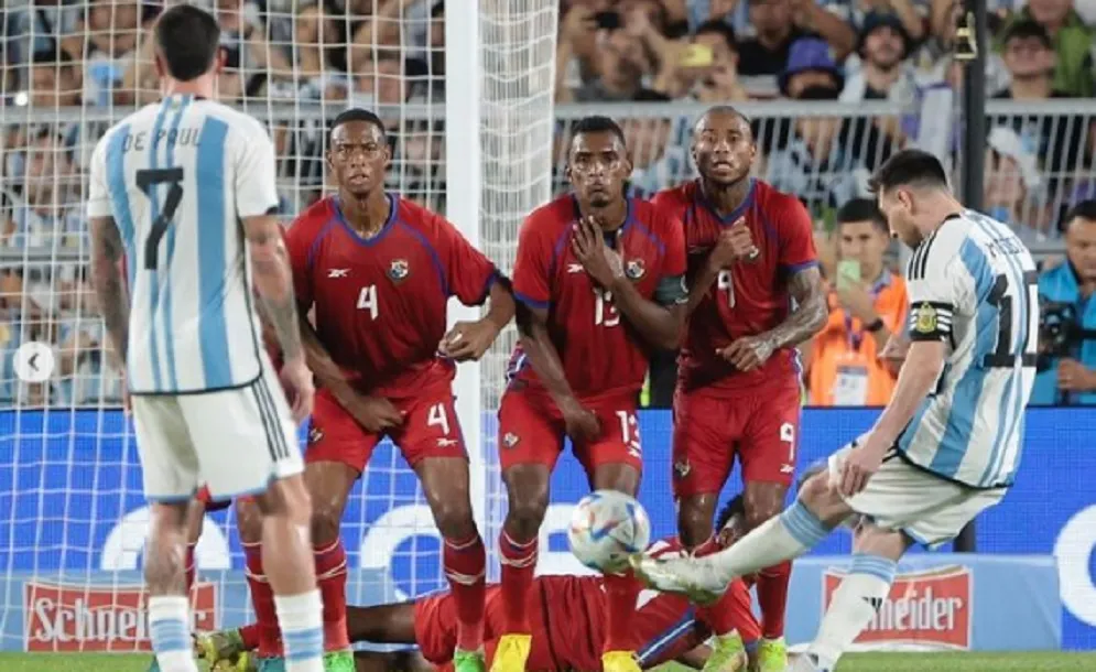 Edgardo Fariña con la número 4 (IG: @Farinha_)