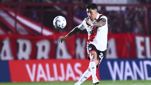 Enzo Pérez en acción con la camiseta de River.