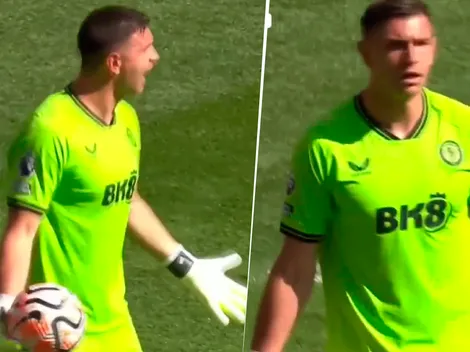 El furioso gesto de Dibu Martínez contra sus compañeros en la derrota ante Liverpool