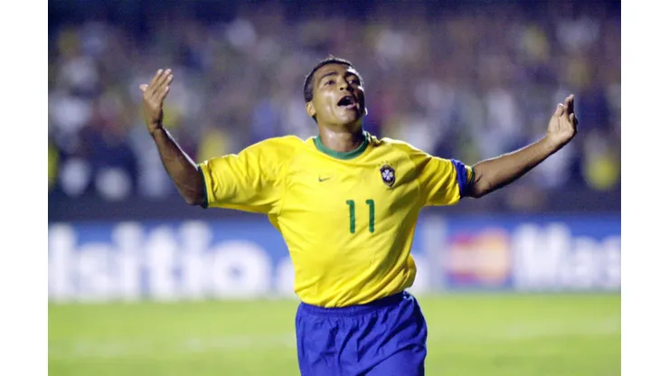 25 Apr 2001: Romario of Brasil celebrates after scoring a goal during the Brasil v Peru match played at the Morumbi Stadium Sao Paulo Brazil. DIGITAL IMAGE Mandatory Credit: Allsport UK/ALLSPORT