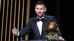 Messi junto al Balón de Oro 2023, el octavo de su carrera.