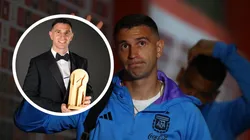 Emiliano Martínez recibió el trofeo al mejor arquero del mundo