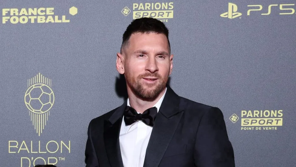Lionel Messi ingresando a la gala n°67 del Balón de Oro en París. (Foto: Getty)