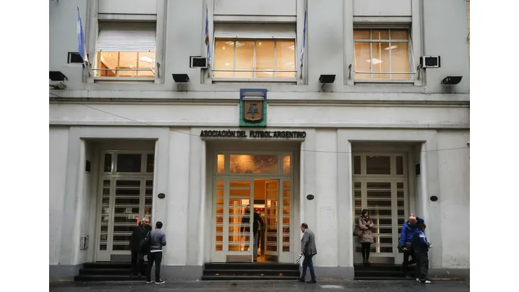 Se viven días movidos en las oficinas de AFA en Viamonte.