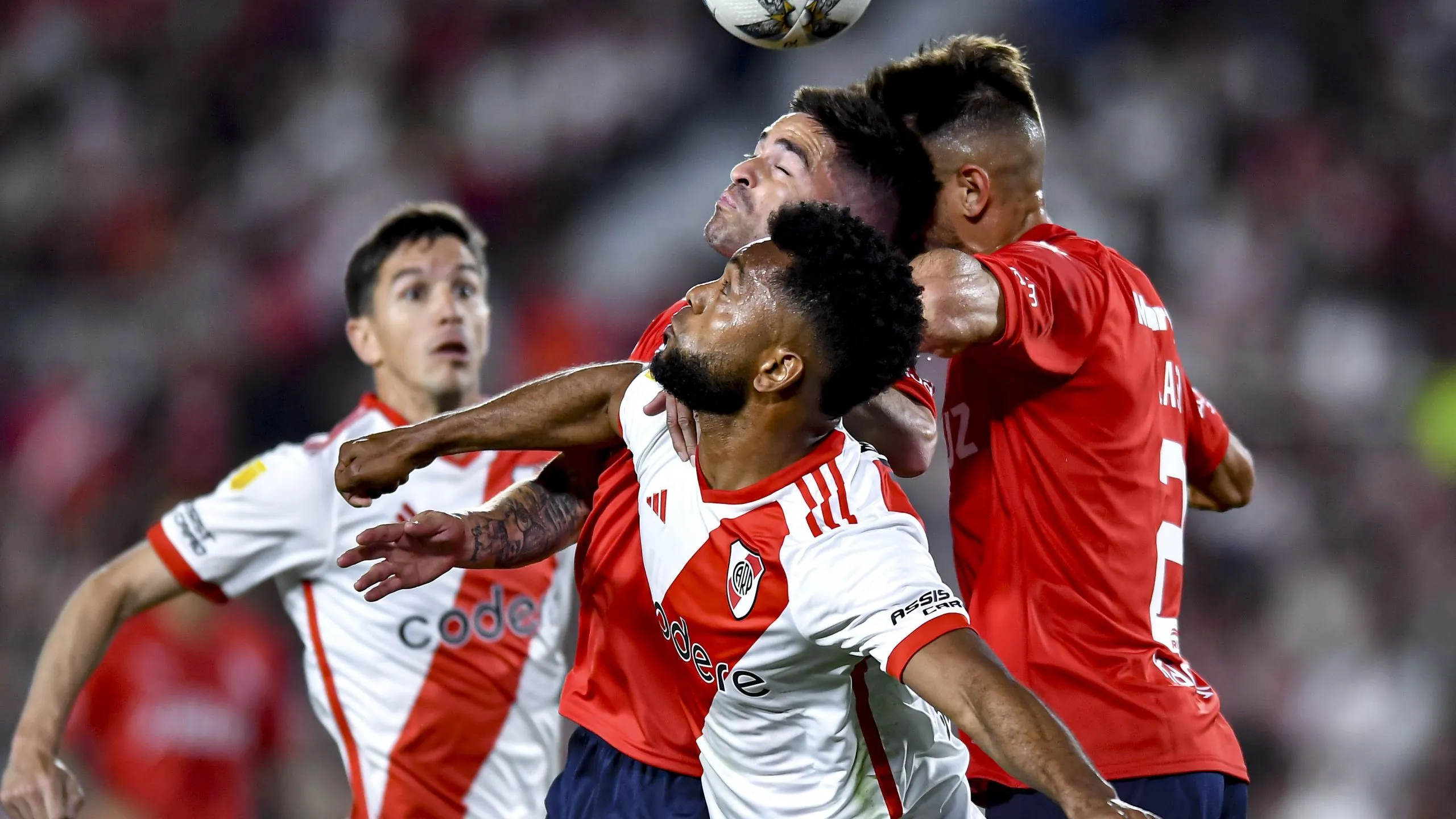 Gran partido de River ante Independiente. (Foto: Getty)
