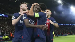 Kolo Muani y el abrazo con sus compañeros.